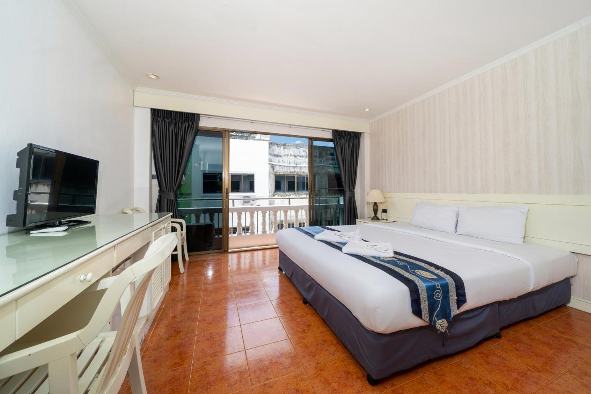 Hotel & 3*